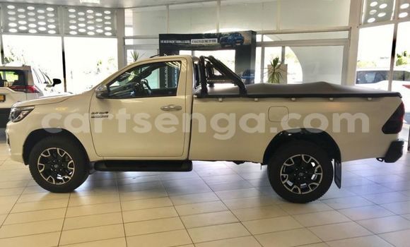 Buy Used Toyota Hilux White Car in Ezulwini in Hhohho Buy Used Toyota Hilux White Car in Ezulwini in Hhohho