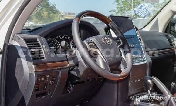 Nunua Imported Toyota Land Cruiser White Gari ndani ya Import - Dubai nchini Hhohho Nunua Imported Toyota Land Cruiser White Gari ndani ya Import - Dubai nchini Hhohho