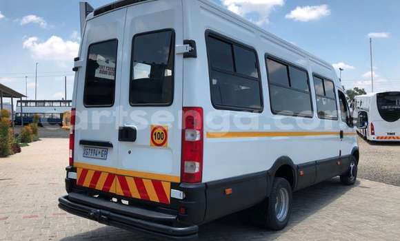 Acheter Occasion Voiture IVECO Massif Blanc à Ezulwini, Hhohho Acheter Occasion Voiture IVECO Massif Blanc à Ezulwini, Hhohho