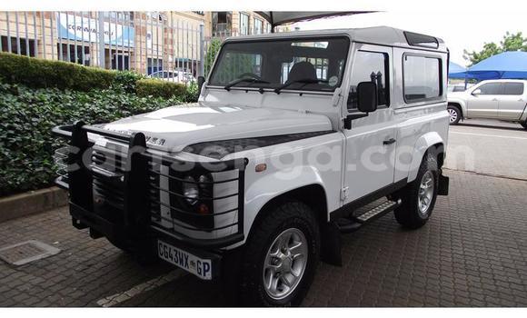 Nunua Ilio tumika Land Rover Defender White Gari ndani ya Manzini nchini Manzini Nunua Ilio tumika Land Rover Defender White Gari ndani ya Manzini nchini Manzini