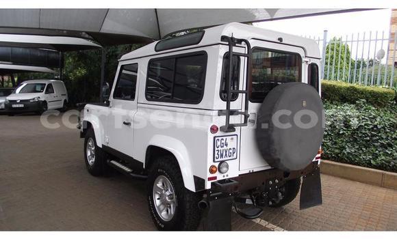 Nunua Ilio tumika Land Rover Defender White Gari ndani ya Manzini nchini Manzini Nunua Ilio tumika Land Rover Defender White Gari ndani ya Manzini nchini Manzini