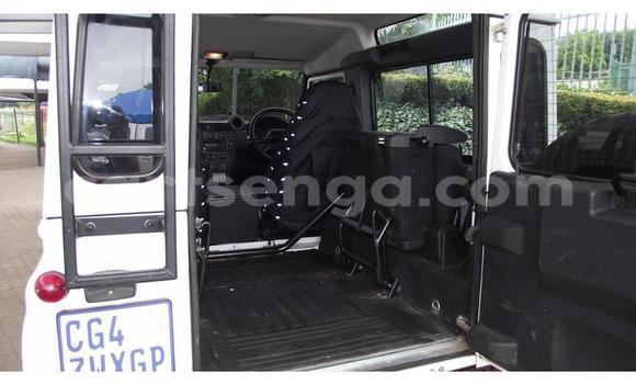 Nunua Ilio tumika Land Rover Defender White Gari ndani ya Manzini nchini Manzini Nunua Ilio tumika Land Rover Defender White Gari ndani ya Manzini nchini Manzini
