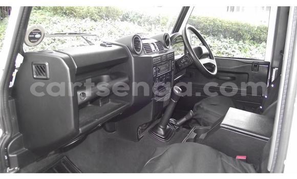 Nunua Ilio tumika Land Rover Defender White Gari ndani ya Manzini nchini Manzini Nunua Ilio tumika Land Rover Defender White Gari ndani ya Manzini nchini Manzini