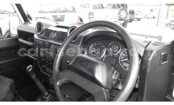 Nunua Ilio tumika Land Rover Defender White Gari ndani ya Manzini nchini Manzini Nunua Ilio tumika Land Rover Defender White Gari ndani ya Manzini nchini Manzini