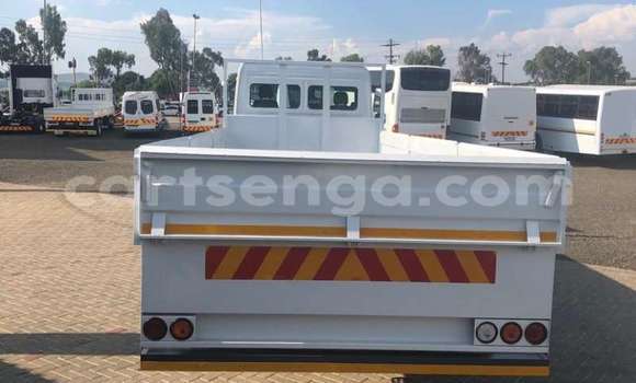 Acheter Occasion Utilitaire Mercedes‒Benz 1520 Blanc à Import - Dubai, Hhohho Acheter Occasion Utilitaire Mercedes‒Benz 1520 Blanc à Import - Dubai, Hhohho