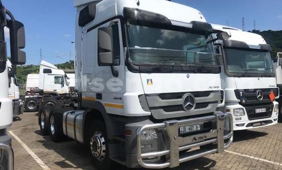 Acheter Occasion Utilitaire Mercedes‒Benz 2644 Blanc à Mbabane, Manzini Acheter Occasion Utilitaire Mercedes‒Benz 2644 Blanc à Mbabane, Manzini