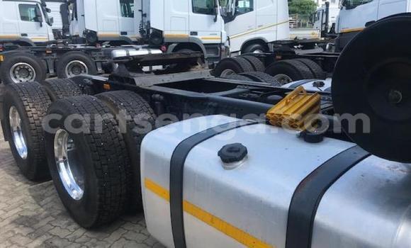 Acheter Occasion Utilitaire Mercedes‒Benz 2644 Blanc à Mbabane, Manzini Acheter Occasion Utilitaire Mercedes‒Benz 2644 Blanc à Mbabane, Manzini