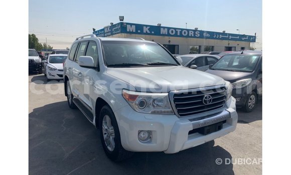 Buy Import Toyota Land Cruiser White Car in Import - Dubai in Hhohho Buy Import Toyota Land Cruiser White Car in Import - Dubai in Hhohho