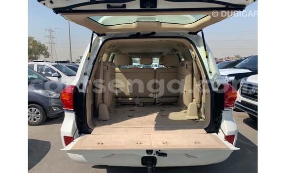 Buy Import Toyota Land Cruiser White Car in Import - Dubai in Hhohho Buy Import Toyota Land Cruiser White Car in Import - Dubai in Hhohho