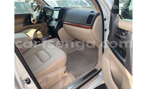 Buy Import Toyota Land Cruiser White Car in Import - Dubai in Hhohho Buy Import Toyota Land Cruiser White Car in Import - Dubai in Hhohho
