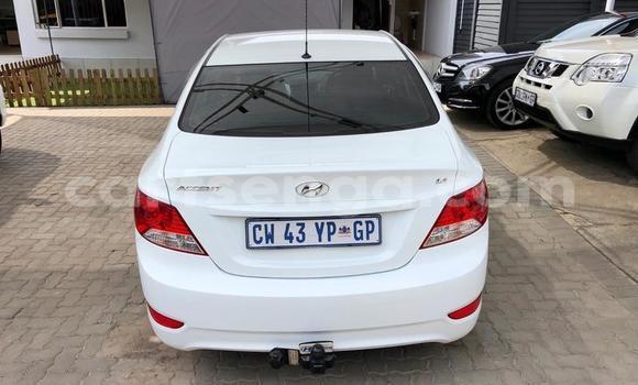 Acheter Occasion Voiture Hyundai Accent Blanc à Ezulwini, Hhohho Acheter Occasion Voiture Hyundai Accent Blanc à Ezulwini, Hhohho
