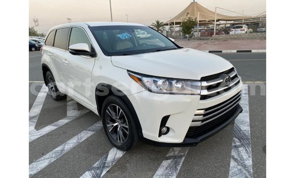 Buy Import Toyota Highlander White Car in Import - Dubai in Hhohho Buy Import Toyota Highlander White Car in Import - Dubai in Hhohho