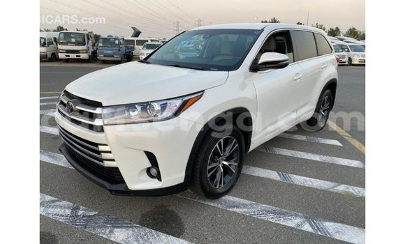 Buy Import Toyota Highlander White Car in Import - Dubai in Hhohho Buy Import Toyota Highlander White Car in Import - Dubai in Hhohho