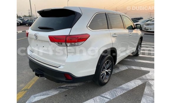 Buy Import Toyota Highlander White Car in Import - Dubai in Hhohho Buy Import Toyota Highlander White Car in Import - Dubai in Hhohho