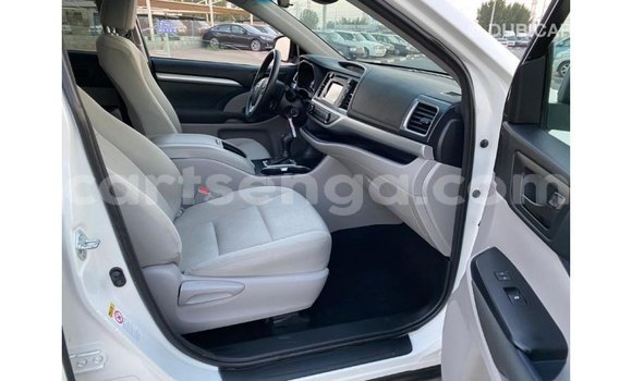 Buy Import Toyota Highlander White Car in Import - Dubai in Hhohho Buy Import Toyota Highlander White Car in Import - Dubai in Hhohho