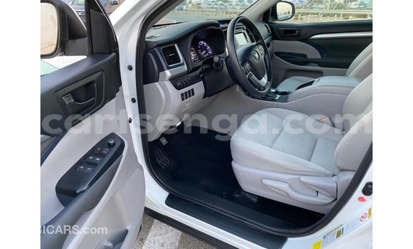 Buy Import Toyota Highlander White Car in Import - Dubai in Hhohho Buy Import Toyota Highlander White Car in Import - Dubai in Hhohho