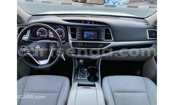Buy Import Toyota Highlander White Car in Import - Dubai in Hhohho Buy Import Toyota Highlander White Car in Import - Dubai in Hhohho