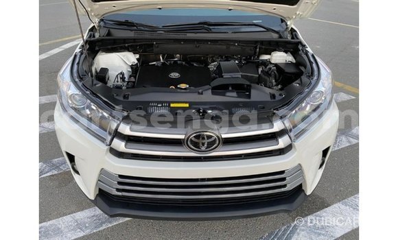 Buy Import Toyota Highlander White Car in Import - Dubai in Hhohho Buy Import Toyota Highlander White Car in Import - Dubai in Hhohho
