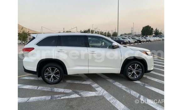 Buy Import Toyota Highlander White Car in Import - Dubai in Hhohho Buy Import Toyota Highlander White Car in Import - Dubai in Hhohho