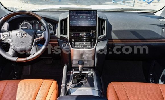 Nunua Imported Toyota Land Cruiser White Gari ndani ya Import - Dubai nchini Hhohho Nunua Imported Toyota Land Cruiser White Gari ndani ya Import - Dubai nchini Hhohho