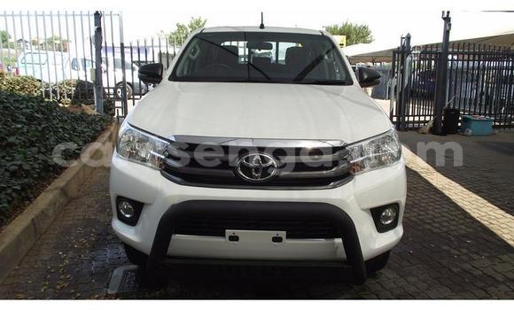 Nunua Ilio tumika Toyota Hilux White Gari ndani ya Ezulwini nchini Hhohho Nunua Ilio tumika Toyota Hilux White Gari ndani ya Ezulwini nchini Hhohho