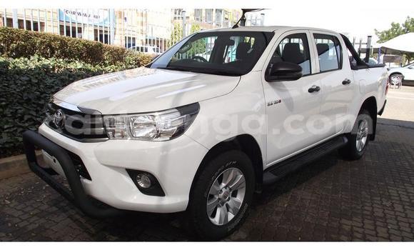 Nunua Ilio tumika Toyota Hilux White Gari ndani ya Ezulwini nchini Hhohho Nunua Ilio tumika Toyota Hilux White Gari ndani ya Ezulwini nchini Hhohho