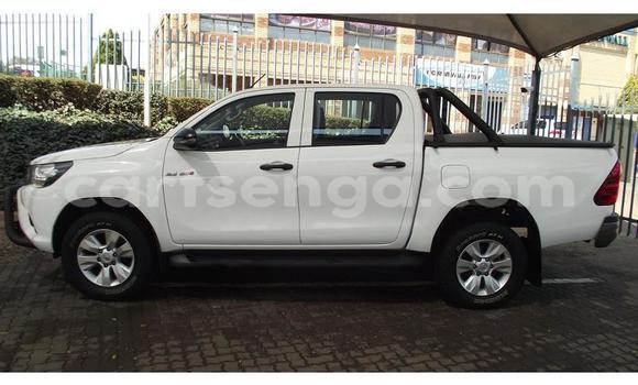 Nunua Ilio tumika Toyota Hilux White Gari ndani ya Ezulwini nchini Hhohho Nunua Ilio tumika Toyota Hilux White Gari ndani ya Ezulwini nchini Hhohho