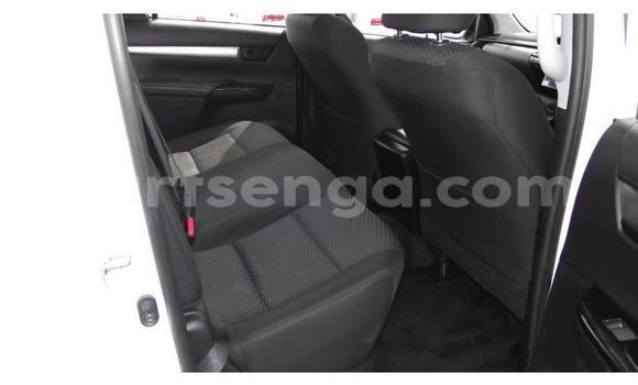 Nunua Ilio tumika Toyota Hilux White Gari ndani ya Ezulwini nchini Hhohho Nunua Ilio tumika Toyota Hilux White Gari ndani ya Ezulwini nchini Hhohho