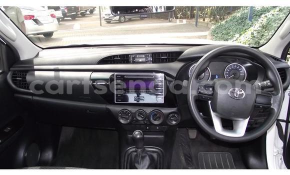 Nunua Ilio tumika Toyota Hilux White Gari ndani ya Ezulwini nchini Hhohho Nunua Ilio tumika Toyota Hilux White Gari ndani ya Ezulwini nchini Hhohho