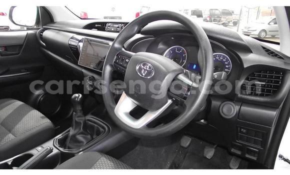 Nunua Ilio tumika Toyota Hilux White Gari ndani ya Ezulwini nchini Hhohho Nunua Ilio tumika Toyota Hilux White Gari ndani ya Ezulwini nchini Hhohho