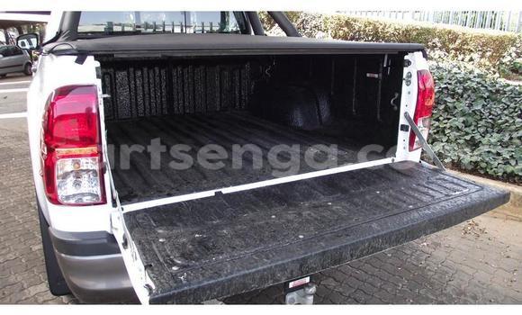 Nunua Ilio tumika Toyota Hilux White Gari ndani ya Ezulwini nchini Hhohho Nunua Ilio tumika Toyota Hilux White Gari ndani ya Ezulwini nchini Hhohho