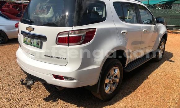 Nunua Ilio tumika Chevrolet TrailBlazer White Gari ndani ya Ezulwini nchini Hhohho Nunua Ilio tumika Chevrolet TrailBlazer White Gari ndani ya Ezulwini nchini Hhohho