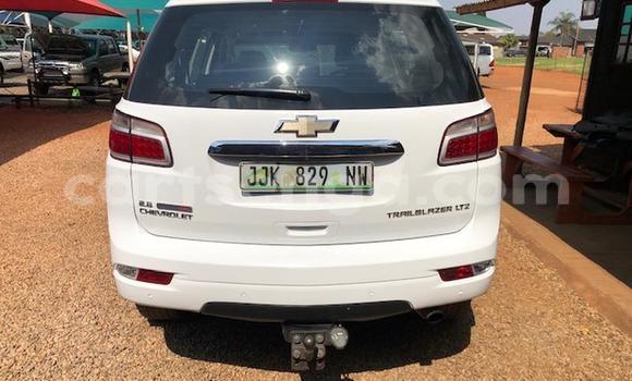 Nunua Ilio tumika Chevrolet TrailBlazer White Gari ndani ya Ezulwini nchini Hhohho Nunua Ilio tumika Chevrolet TrailBlazer White Gari ndani ya Ezulwini nchini Hhohho
