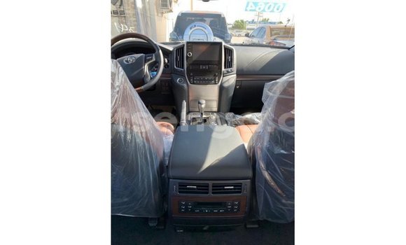 Nunua Imported Toyota Land Cruiser White Gari ndani ya Import - Dubai nchini Hhohho Nunua Imported Toyota Land Cruiser White Gari ndani ya Import - Dubai nchini Hhohho