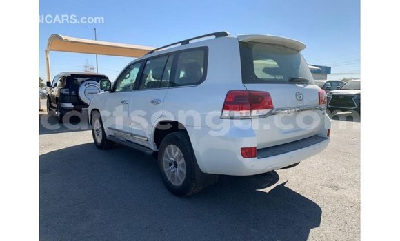 Nunua Imported Toyota Land Cruiser White Gari ndani ya Import - Dubai nchini Hhohho Nunua Imported Toyota Land Cruiser White Gari ndani ya Import - Dubai nchini Hhohho