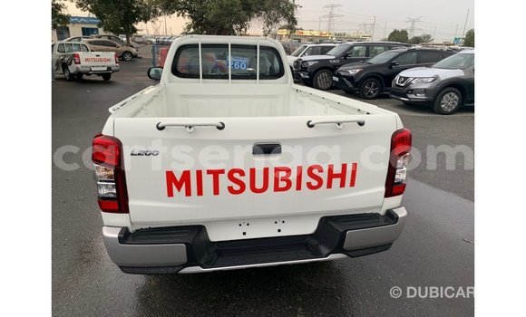 Nunua Imported Mitsubishi L200 White Gari ndani ya Import - Dubai nchini Hhohho Nunua Imported Mitsubishi L200 White Gari ndani ya Import - Dubai nchini Hhohho