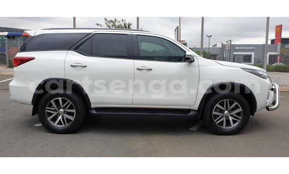 Buy Used Toyota Fortuner White Car in Mbabane in Manzini Buy Used Toyota Fortuner White Car in Mbabane in Manzini