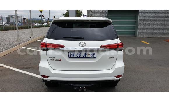 Buy Used Toyota Fortuner White Car in Mbabane in Manzini Buy Used Toyota Fortuner White Car in Mbabane in Manzini