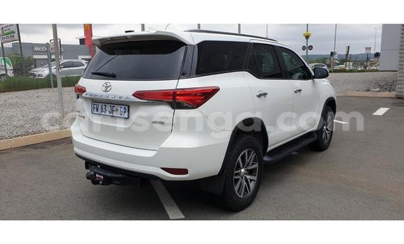 Buy Used Toyota Fortuner White Car in Mbabane in Manzini Buy Used Toyota Fortuner White Car in Mbabane in Manzini