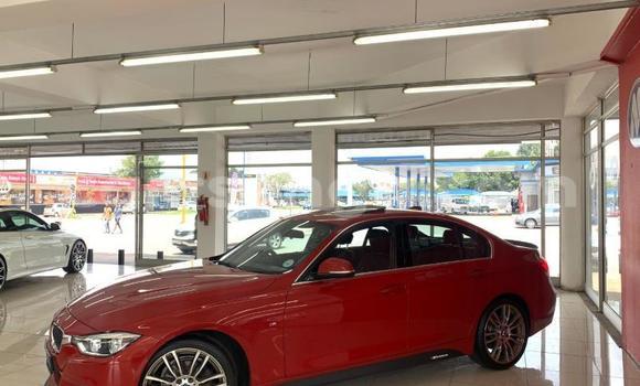 Nunua Ilio tumika BMW 3–Series Red Gari ndani ya Ezulwini nchini Hhohho Nunua Ilio tumika BMW 3–Series Red Gari ndani ya Ezulwini nchini Hhohho