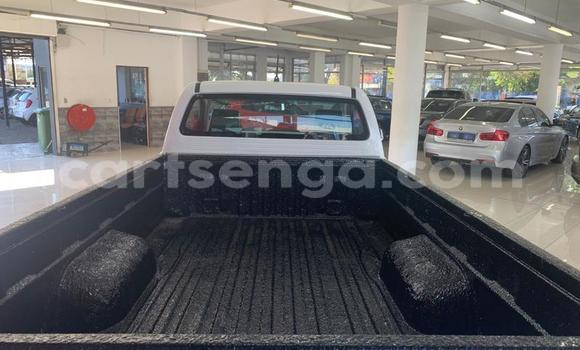 Buy Used Toyota Hilux White Car in Ezulwini in Hhohho Buy Used Toyota Hilux White Car in Ezulwini in Hhohho