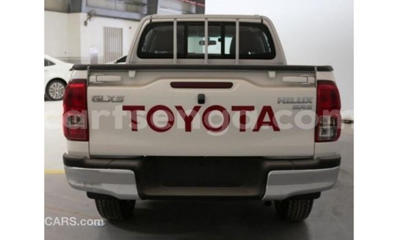 Nunua Imported Toyota Hilux White Gari ndani ya Import - Dubai nchini Hhohho Nunua Imported Toyota Hilux White Gari ndani ya Import - Dubai nchini Hhohho