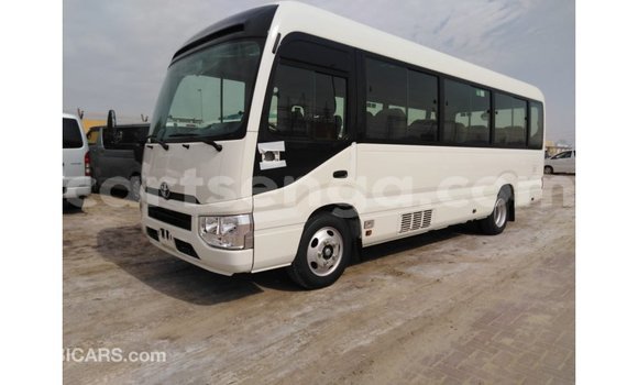 Acheter Import Voiture Toyota Coaster Blanc à Import - Dubai, Hhohho Acheter Import Voiture Toyota Coaster Blanc à Import - Dubai, Hhohho