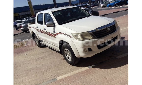 Nunua Imported Toyota Hilux White Gari ndani ya Import - Dubai nchini Hhohho Nunua Imported Toyota Hilux White Gari ndani ya Import - Dubai nchini Hhohho