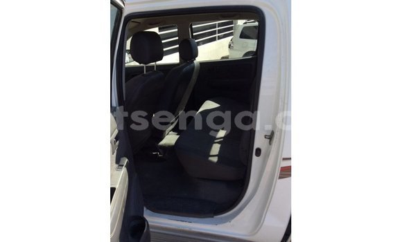 Nunua Imported Toyota Hilux White Gari ndani ya Import - Dubai nchini Hhohho Nunua Imported Toyota Hilux White Gari ndani ya Import - Dubai nchini Hhohho