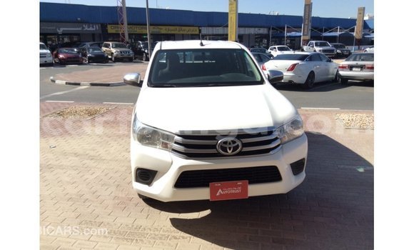 Nunua Imported Toyota Hilux White Gari ndani ya Import - Dubai nchini Hhohho Nunua Imported Toyota Hilux White Gari ndani ya Import - Dubai nchini Hhohho