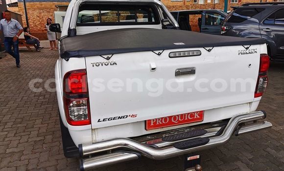 Nunua Ilio tumika Toyota Hilux White Gari ndani ya Ezulwini nchini Hhohho Nunua Ilio tumika Toyota Hilux White Gari ndani ya Ezulwini nchini Hhohho