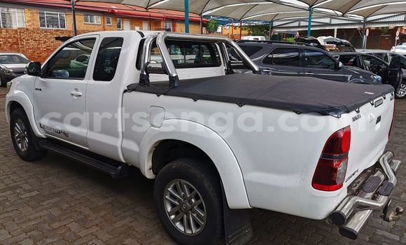 Nunua Ilio tumika Toyota Hilux White Gari ndani ya Ezulwini nchini Hhohho Nunua Ilio tumika Toyota Hilux White Gari ndani ya Ezulwini nchini Hhohho