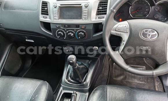 Nunua Ilio tumika Toyota Hilux White Gari ndani ya Ezulwini nchini Hhohho Nunua Ilio tumika Toyota Hilux White Gari ndani ya Ezulwini nchini Hhohho