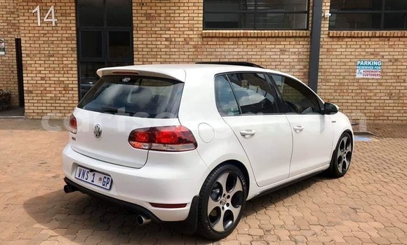 Nunua Ilio tumika Volkswagen Golf GTI White Gari ndani ya Ezulwini nchini Hhohho Nunua Ilio tumika Volkswagen Golf GTI White Gari ndani ya Ezulwini nchini Hhohho